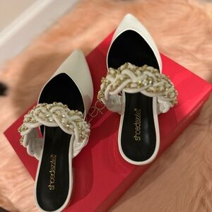 Meridan white mule in size 8.5